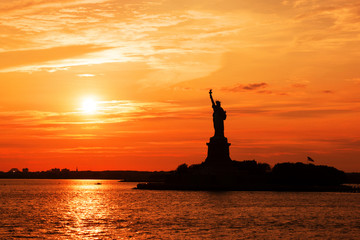 Miss Liberty im Sonnenuntergang © nihil84