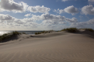 Fototapeta na wymiar Dünen mit Blick auf das Meer