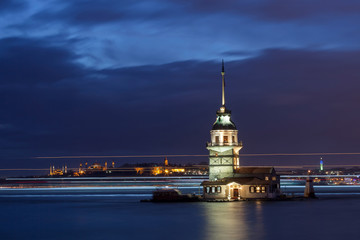 Fototapeta premium Maidens Tower at night long exposure
