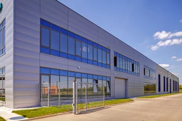 Foto auf Acrylglas Industriegebäude Aluminiumfassade auf Industriegebäude