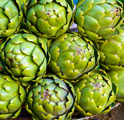 Fototapeta premium fresh artichokes for sale at a farmers' market