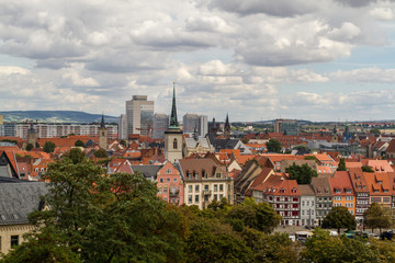 Fototapeta na wymiar Blick ueber die Stadt Erfurt