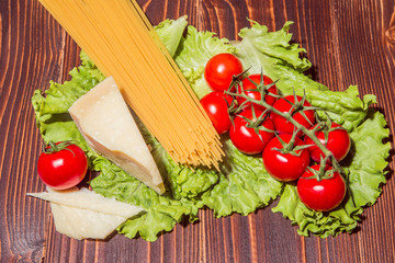 fresh pasta with tomato and chees