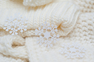 White knitted hat and scarf