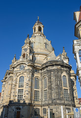 Obraz premium Frauenkirche on background of bright blue sky, Dresden, Saxony,