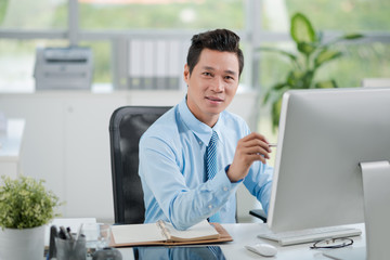 Pointing at computer screen