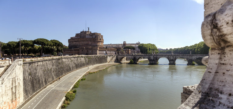 castel san'tangelo and tevere river
