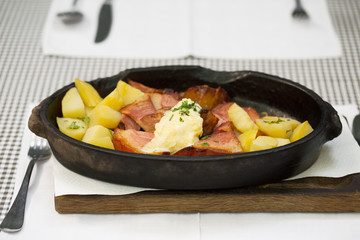 Lunch/Delicious roasted pork knuckle with potato