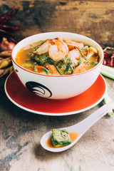 Spicy and Soup Curry with Shrimp and Vegetable Omelet