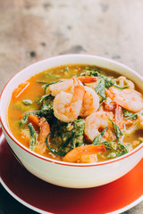 Spicy and Soup Curry with Shrimp and Vegetable Omelet