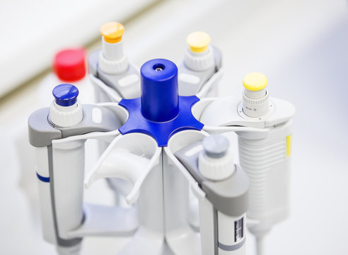 Pipette carousel stand