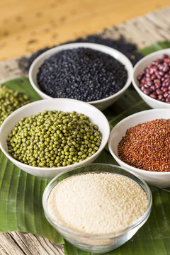 Bowls of different pulses