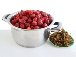 strawberries before cooking jam