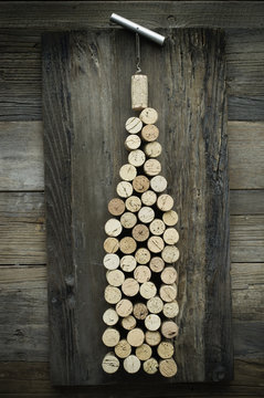 Wine corks forming wine bottle