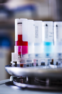 Medical samples in tissue stainer