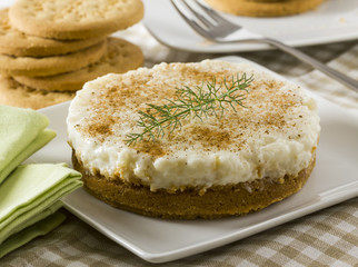 Baked rice pudding with biscuits