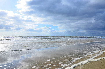Dunkle Wolken über der Nordseeküste