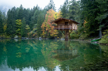 Capanna sul lago