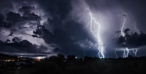 Fotobehang Onweer Onweer met bliksemschichten op het Thaise eiland