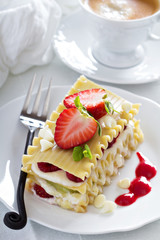 Dessert lasagna with berries and kiwi