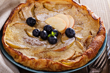 Cinnamon apple Dutch baby pancake © fahrwasser
