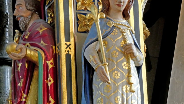 Image of Mary and Joseph sculptures inside the Westminster Abbey church in London.