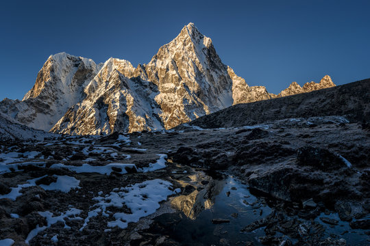 Nepal, Khumbu, Everest region, Arakam Tse at sunset