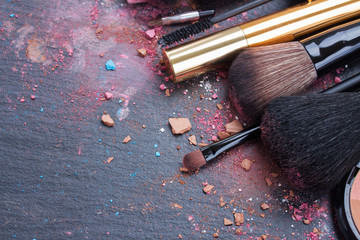 brushes on eye shadows palette