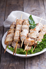 Pork kebabs with fresh salad leaves