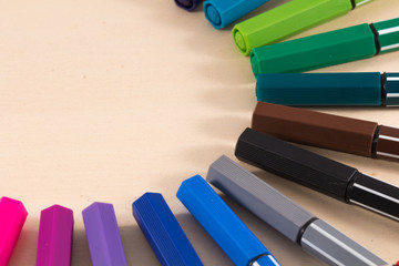 Fototapeta premium pens drive focus to center on wooden background