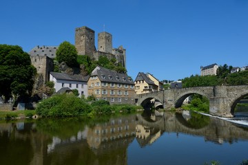 Fototapeta premium Burg Runkel oberhalb der Lahn