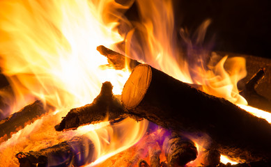 Fototapeta premium Lagerfeuer in der Feuerschale