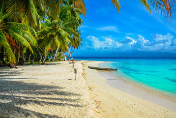 Obraz na płótnie Canvas Paradise tropical beach at beautiful island