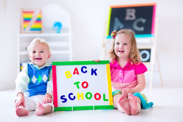 Fototapeta premium Kids at preschool painting