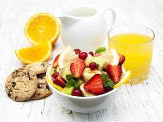 Salad with fresh fruits