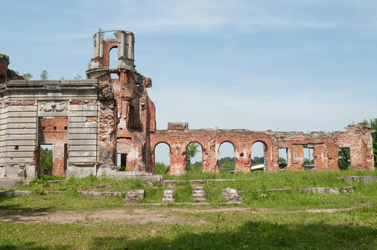 ruine ainer villa in der ukraine