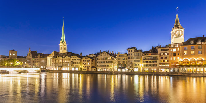 Switzerland, Zurich, Switzerland, Zurich, River Limmat, Muenster Bridge, Fraumuenster Church and St. Peter's Church