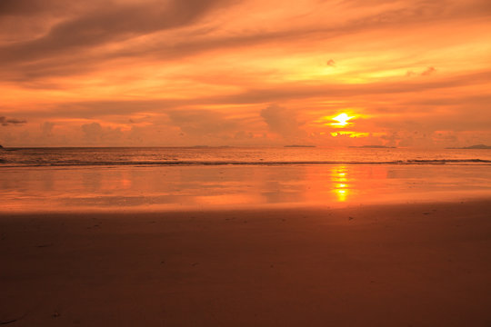 Fototapeta beautiful sunrise on tropical sea