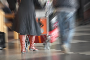 Fototapeta premium Blurred people on subway platform at hofbahnhof germany