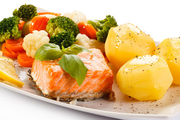 Grilled salmon, white rice and vegetables