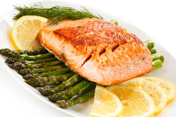 Grilled salmon and asparagus 