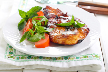 Lime chicken with mint and salad