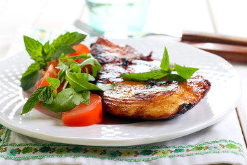 Lime chicken with mint and salad