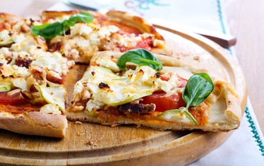 Courgette, chicken and feta pizza