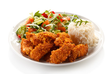 Grilled chicken nuggets and vegetables 