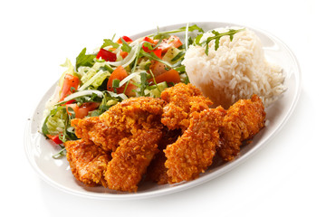 Grilled chicken nuggets and vegetables 