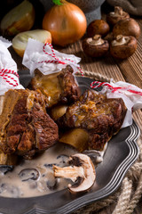 Grilled rinderrippchen with mushroom sauce