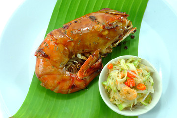 Large sweet shrimp with honey and mango salad.