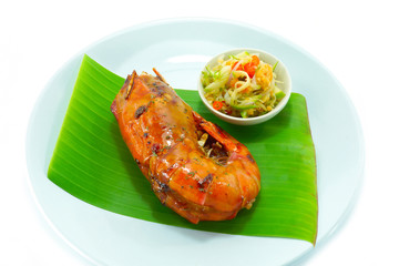 Large sweet shrimp with honey and mango salad.