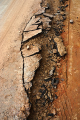 The road begins collapse.
